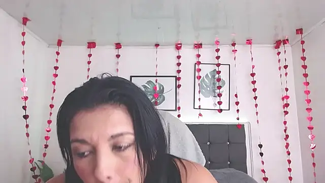 Snapshot of selena_yourmilf chatting on February 24, 7:52 pm selena yourmilf online show from February 24, 7:52 pm