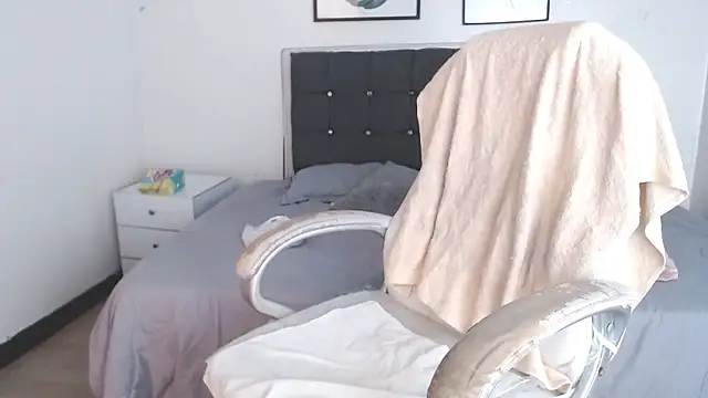 selena yourmilf online show from April 14, 2:33 pm