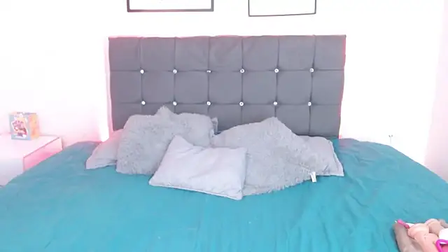 selena yourmilf online show from March 31, 6:10 pm