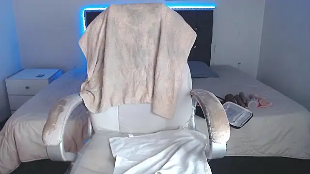 selena yourmilf online show from January 13, 2:21 pm