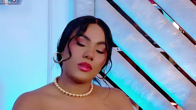 Sara Boom online show from December 19, 2:30 pm