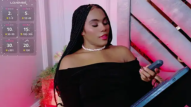 Snapshot of Sara_Boom chatting on June 13, 8:29 pm Sara Boom online show from June 13, 8:29 pm