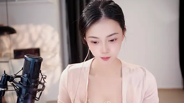 Ocean--Lili online show from June 1, 1:33 pm