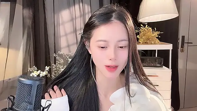 Ocean--Lili online show from April 30, 8:57 pm