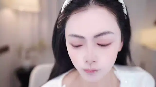 Ocean--Lili online show from October 22, 2:05 pm