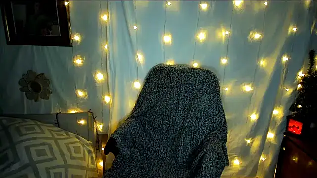 Snapshot of Victoria_Marks chatting on December 6, 9:07 pm Victoria Marks online show from December 6, 9:07 pm