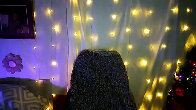 Snapshot of Victoria_Marks chatting on December 14, 9:02 pm Victoria Marks online show from December 14, 9:02 pm