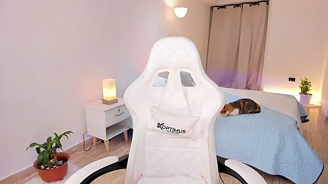 carleee winter online show from November 27, 2:34 am