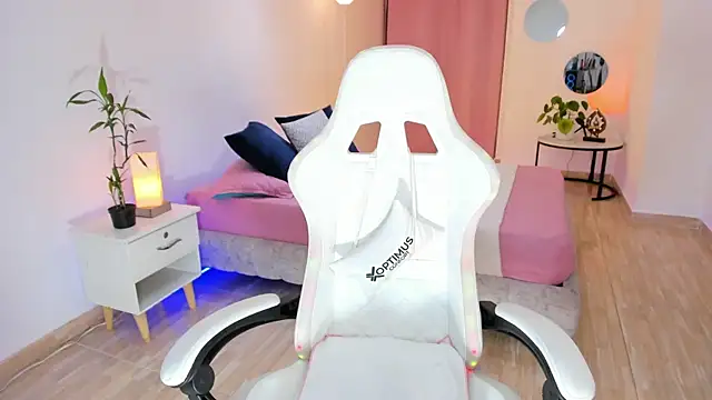 carleee winter online show from March 20, 3:07 am