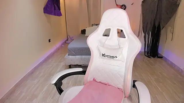 carleee winter online show from October 24, 11:59 pm