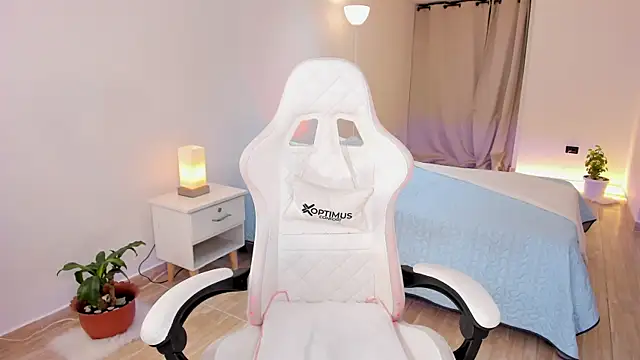 carleee winter online show from November 20, 11:47 pm