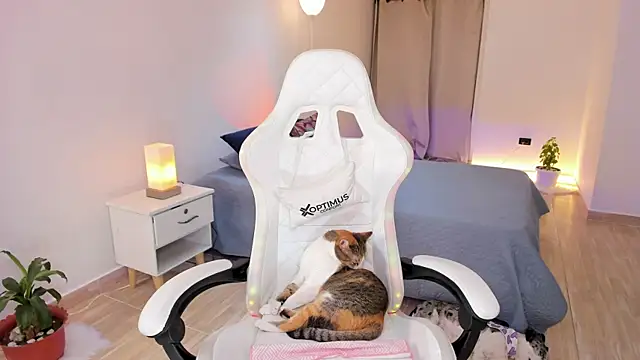 carleee winter online show from December 17, 1:54 am