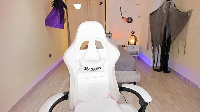 carleee winter online show from October 28, 1:39 am