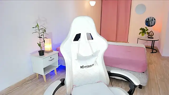 Snapshot of carleee_winter chatting on March 4, 1:57 am carleee winter online show from March 4, 1:57 am