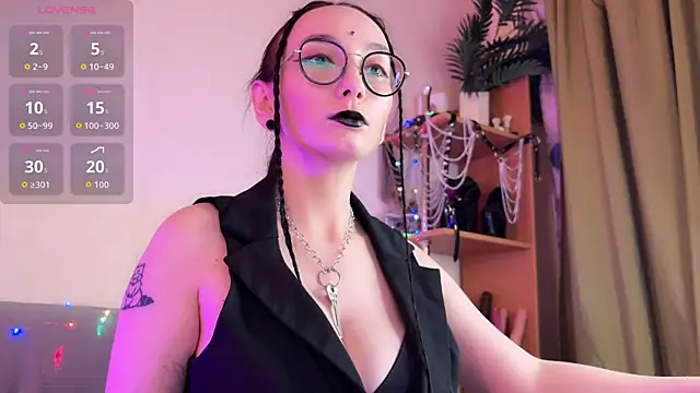 Jinhee Noir online show from December 13, 8:04 pm