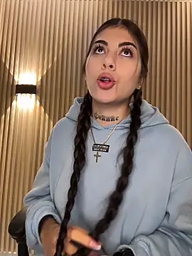 Sarasanders 4 online show from December 3, 5:08 am