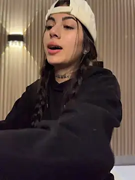 Sarasanders 4 online show from March 6, 3:45 am