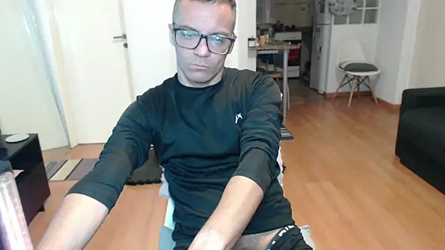guachin hunk online show from May 4, 5:22 am
