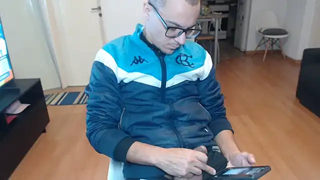 Snapshot of guachin_hunk chatting on June 19, 11:09 pm guachin hunk online show from June 19, 11:09 pm
