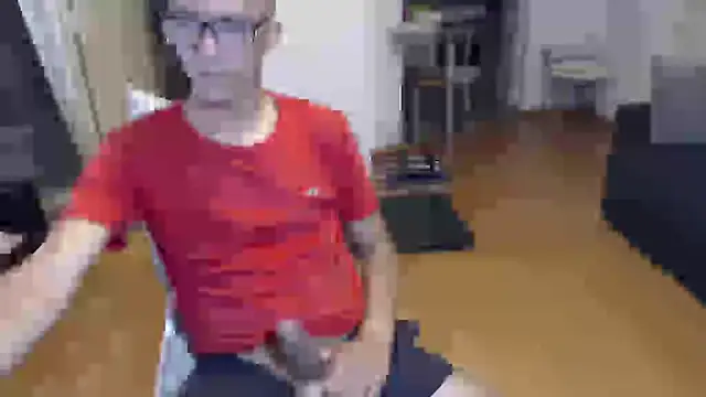 Snapshot of guachin_hunk chatting on November 16, 3:55 am guachin hunk online show from November 16, 3:55 am