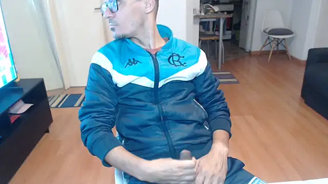 Snapshot of guachin_hunk chatting on June 16, 11:05 pm guachin hunk online show from June 16, 11:05 pm