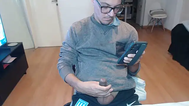Snapshot of guachin_hunk chatting on July 9, 10:09 pm guachin hunk online show from July 9, 10:09 pm