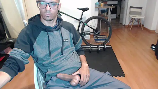 Snapshot of guachin_hunk chatting on October 19, 6:27 am guachin hunk online show from October 19, 6:27 am