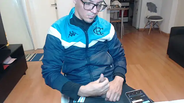 Snapshot of guachin_hunk chatting on June 18, 5:39 am guachin hunk online show from June 18, 5:39 am