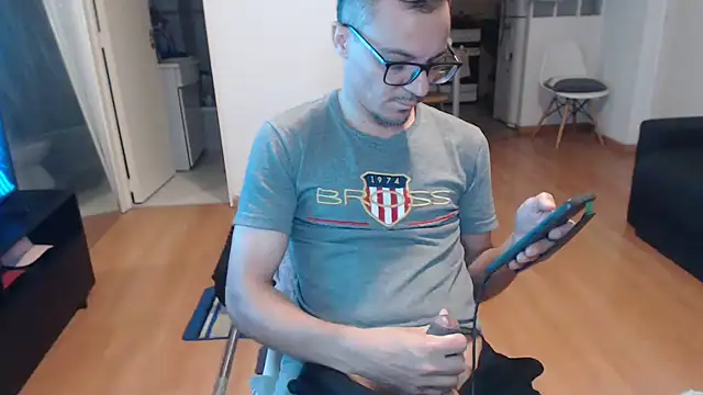guachin hunk online show from June 4, 3:33 am