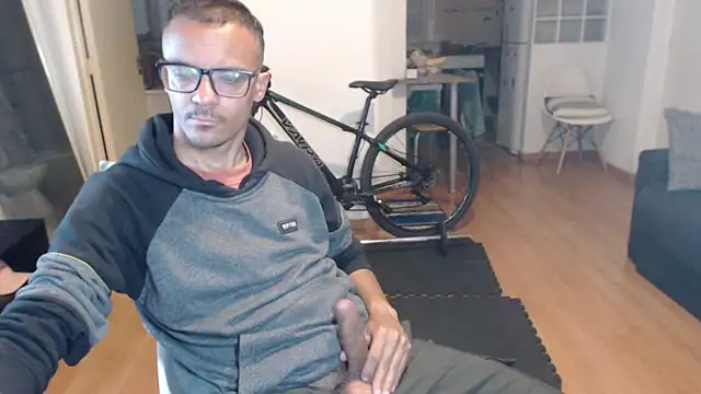 Snapshot of guachin_hunk chatting on November 23, 4:22 am guachin hunk online show from November 23, 4:22 am