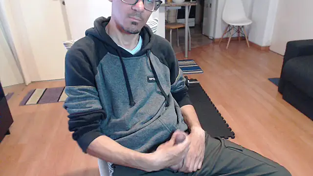 Snapshot of guachin_hunk chatting on September 27, 12:17 am guachin hunk online show from September 27, 12:17 am