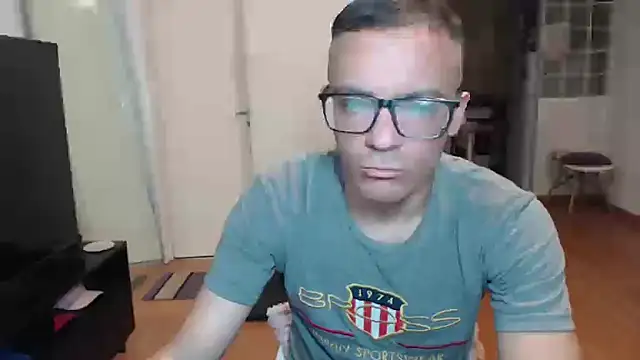 guachin hunk online show from May 14, 3:25 am
