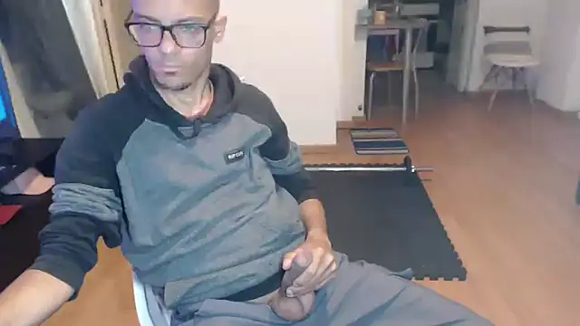 Snapshot of guachin_hunk chatting on October 28, 4:02 am guachin hunk online show from October 28, 4:02 am