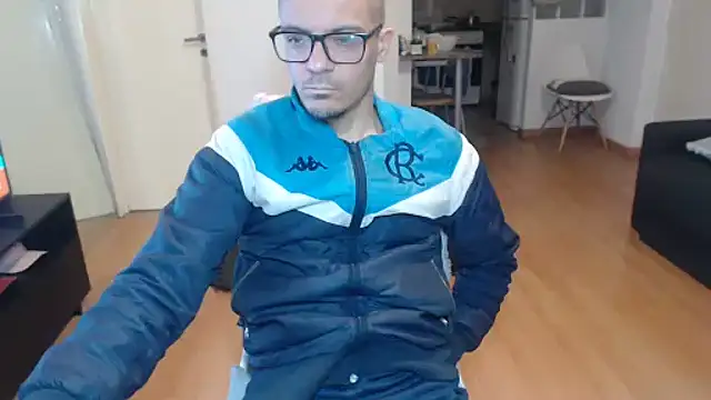 Snapshot of guachin_hunk chatting on June 10, 3:30 am guachin hunk online show from June 10, 3:30 am