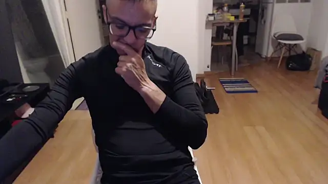 guachin hunk online show from April 7, 3:19 am