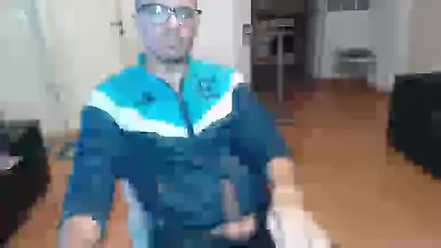 Snapshot of guachin_hunk chatting on June 5, 3:22 am guachin hunk online show from June 5, 3:22 am