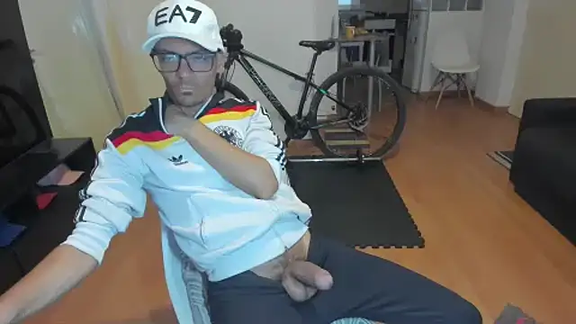 Snapshot of guachin_hunk chatting on September 14, 6:30 pm guachin hunk online show from September 14, 6:30 pm