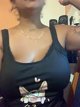 Snapshot of Madsion23 chatting on October 8, 7:43 am Madsion23 online show from October 8, 7:43 am