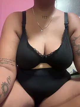 Snapshot of Madsion23 chatting on December 16, 8:13 pm Madsion23 online show from December 16, 8:13 pm