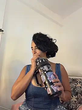 Snapshot of ThaliaGomex chatting on May 23, 12:42 am ThaliaGomex online show from May 23, 12:42 am