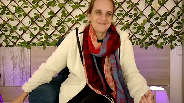 Snapshot of LadyChantale chatting on October 20, 8:04 am LadyChantale online show from October 20, 8:04 am