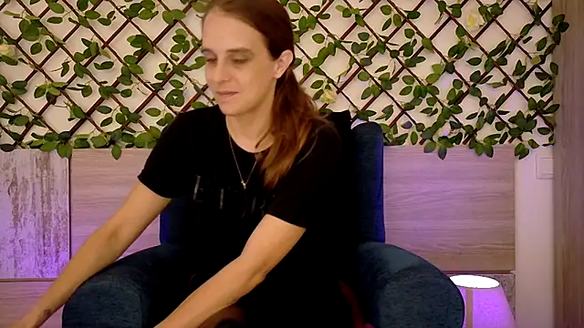 LadyChantale online show from November 4, 8:40 am