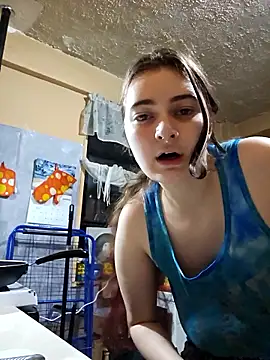 Snapshot of Snowbunnycake_131 chatting on October 18, 6:26 am Snowbunnycake 131 online show from October 18, 6:26 am