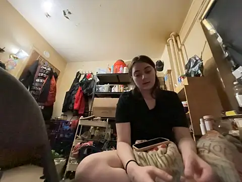 Snowbunnycake 131 online show from June 16, 1:44 pm