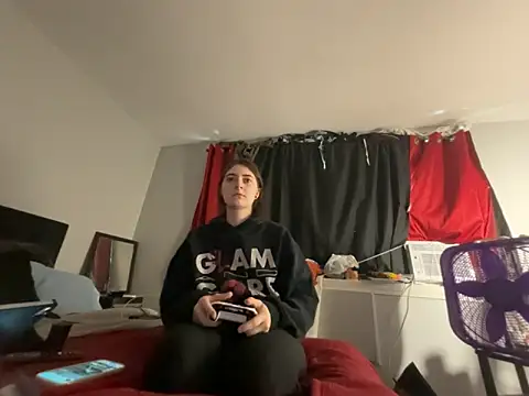 Snowbunnycake 131 online show from April 28, 2:32 pm