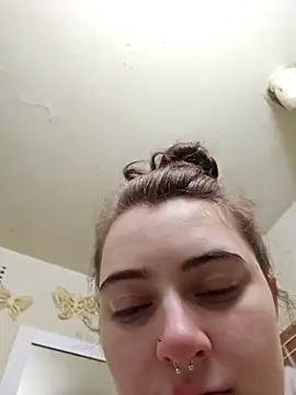 Snapshot of Snowbunnycake_131 chatting on September 18, 1:14 pm Snowbunnycake 131 online show from September 18, 1:14 pm