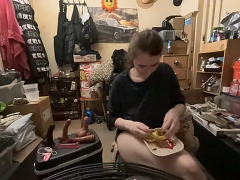 Snowbunnycake 131 online show from May 14, 2:14 pm