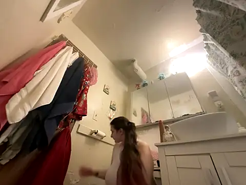 Snapshot of Snowbunnycake_131 chatting on September 13, 6:57 am Snowbunnycake 131 online show from September 13, 6:57 am