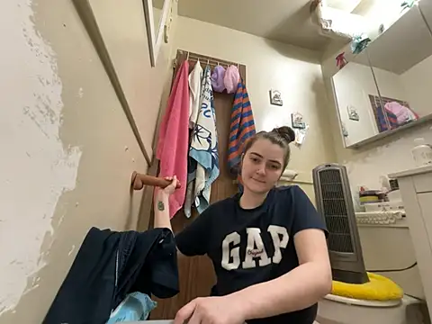 Snowbunnycake 131 online show from March 17, 2:31 pm