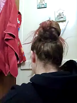 Snapshot of Snowbunnycake_131 chatting on January 20, 9:24 am Snowbunnycake 131 online show from January 20, 9:24 am